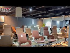 Schreibtisch und Bürostuhl