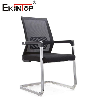 Schwarzer Netz-Armstuhl mit Armlehnen und Metallrahmen 320 mm Nylon-Basis