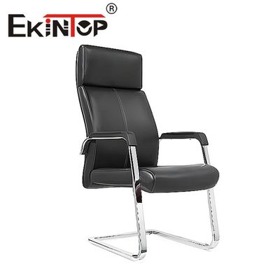 Bequemer, drehbarer Chefsessel aus Leder