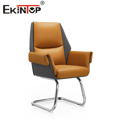 Modischer Büro-Stuhl aus orangeem Leder mit komfortablem Sitzkissen und Rückenlehne