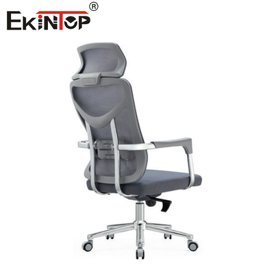 Ergonomischer Bürostuhl mit Kopfstütze und Metallbeinen aus Mesh-Textilien