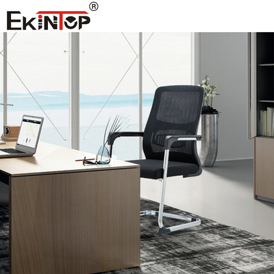 Ergonomischer Bürostuhl mit Netzgewebe und Armlehnen Moderner Stil