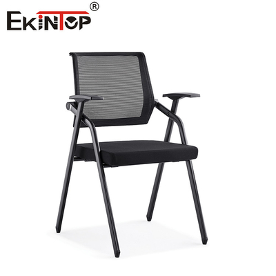 Ergonomisch gestalteter Trainingsstuhl mit Atemmaterial für das Lernen
