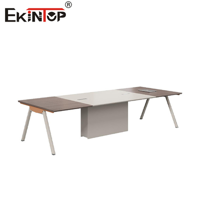 Konferenztisch im modernen Stil mit Metallbeinen und Holzmaterial