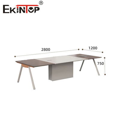 Konferenztisch im modernen Stil mit Metallbeinen und Holzmaterial