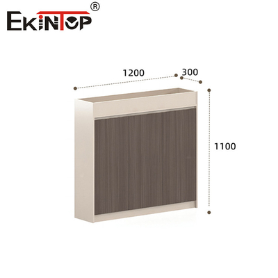 Holzschrank im rustikalen Stil mit Stauraum für Büro