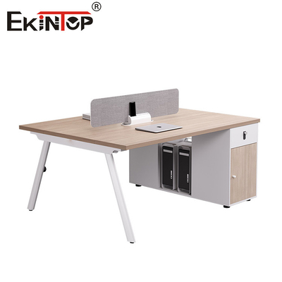 Büro im industriellen Stil Arbeitsplatz Schreibtisch mit Schrank