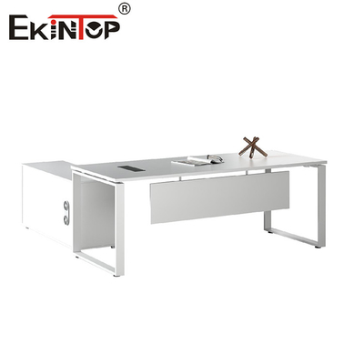 Büro-Schreibtisch mit Metallbeinen