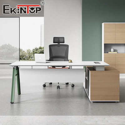 Schreibtisch aus Holz aus der Fabrik