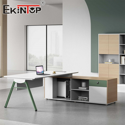 Schreibtisch aus Holz aus der Fabrik