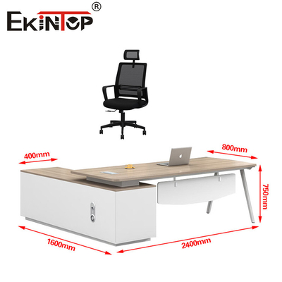 Büro-Schreibtisch im industriellen Stil