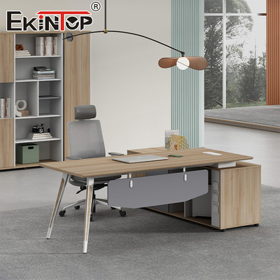 Moderner Büro-Schreibtisch mit Seitenschrank