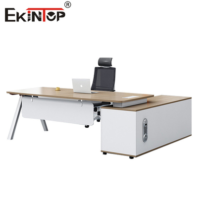 Ergonomischer Schreibtisch für das Büro