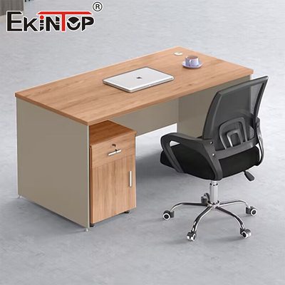 Bürostühle aus Holz für Mitarbeiter