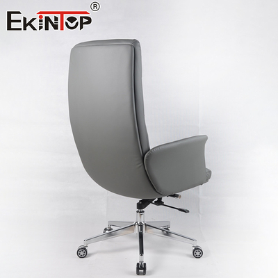 Moderne, komfortable Sofasitze mit hohem Rücken