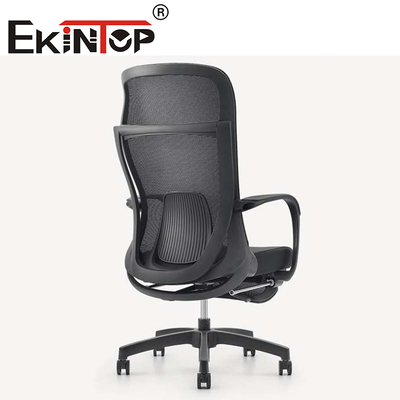 Moderne Bürostühle mit ergonomischer Drehverstellung