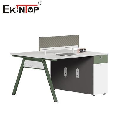 Ergonomisch gestaltete Büromöbel mit Privacy Screen Workstations