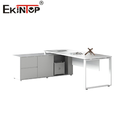 Modularer Schreibtisch im minimalistischen Stil