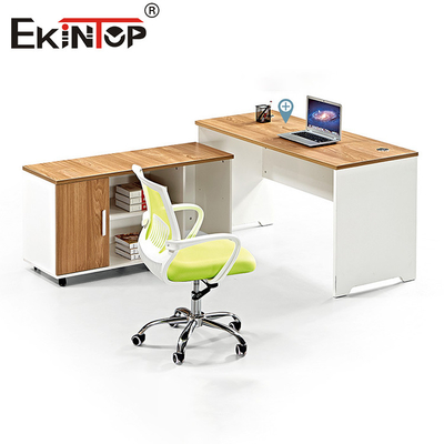 Bürostühle aus Holz für Mitarbeiter