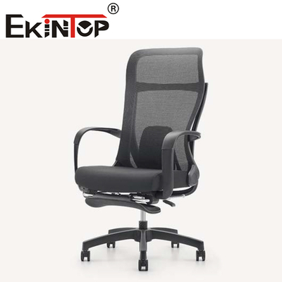 Moderne Bürostühle mit ergonomischer Drehverstellung
